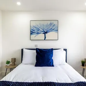 4bed 11 Occupancy Large Flat Elizabeth Line West Flat Free Parking Apartment